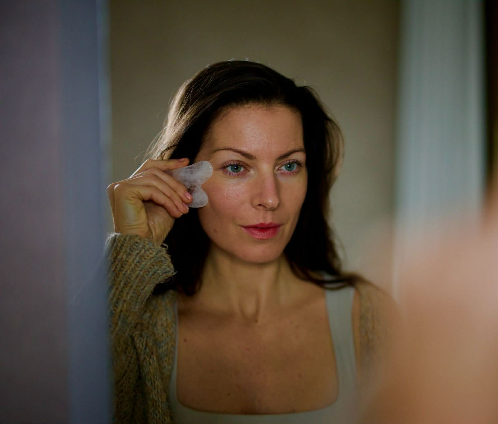 Sprevádzať vás budú Iza...